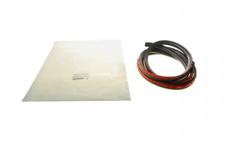 Уплотнитель передней правой двери (наружный) AUTOTECHTEILE 3837028