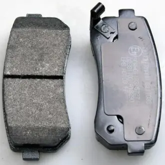 Гальмівнi колодки дискові задні Hyundai Accent I20/I30/Ix35/Sonata/Kia CeeD/Rio/Sportage 1.2-3.3 05- Denckermann B111033