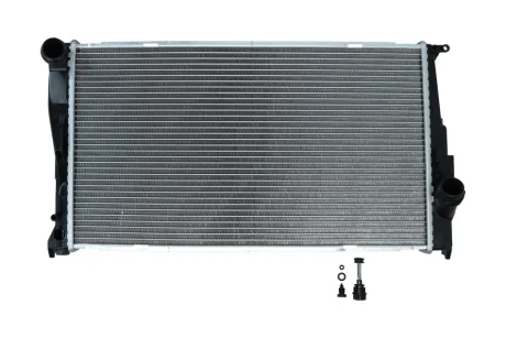 Радиатор охлаждения BMW 1(E81,E82,E87,E88)03-/3(E90,E91,E92,E93)04-/X1 09-15 KAMOKA 7700067