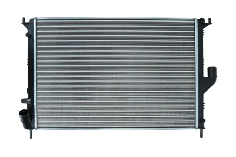 Радиатор охлаждения DACIA DUSTER 10-/LOGAN 04-/SANDERO 07-/RENAULT LOGAN 04- KAMOKA 7705100