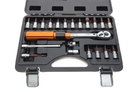 Ключ динамометричний 1/4" 5-25 Нм 240 мм + головки зі вставкою 20 од. NEO TOOLS 08-821