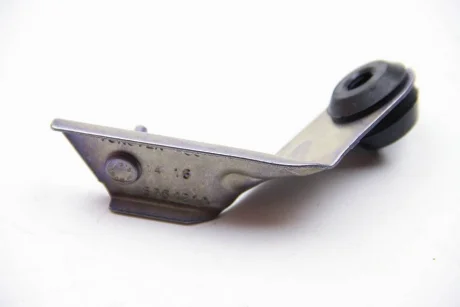 Кронштейн радіатора RENAULT 8200695121